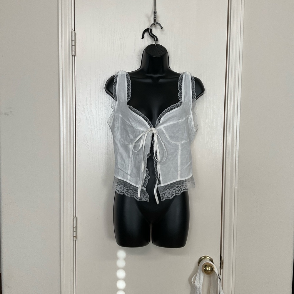 Csdajio  White Lace-Trimmed Top